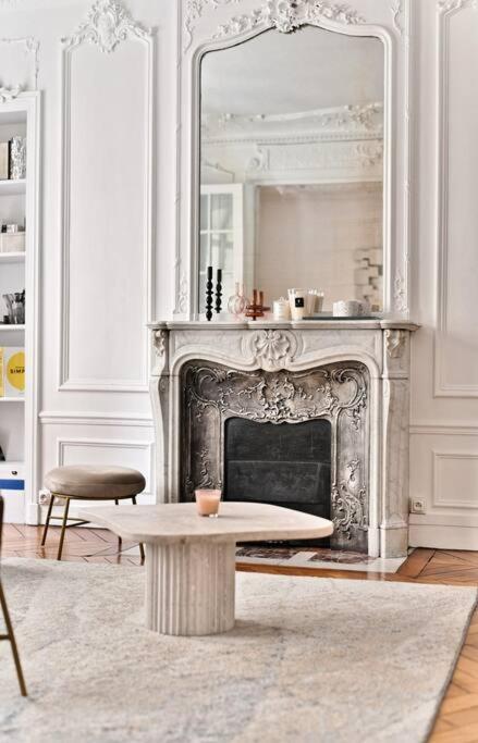 Haussmannien 17eme Arrondissement Apartment
